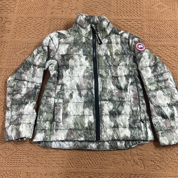NWT CANADA GOOSE Women's Cypress PufferJacket in Camo Sagebrush print - Picture 4 of 15